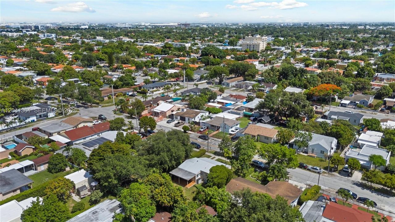 For Sale: $589,000 (2 beds, 1 baths, 1016 Square Feet)