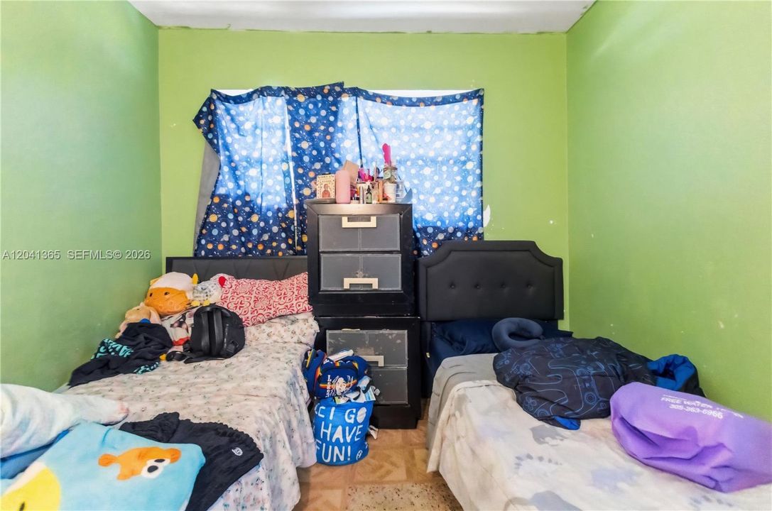 На продажу: $389,000 (2 спален, 1 ванн, 809 Квадратных фут)