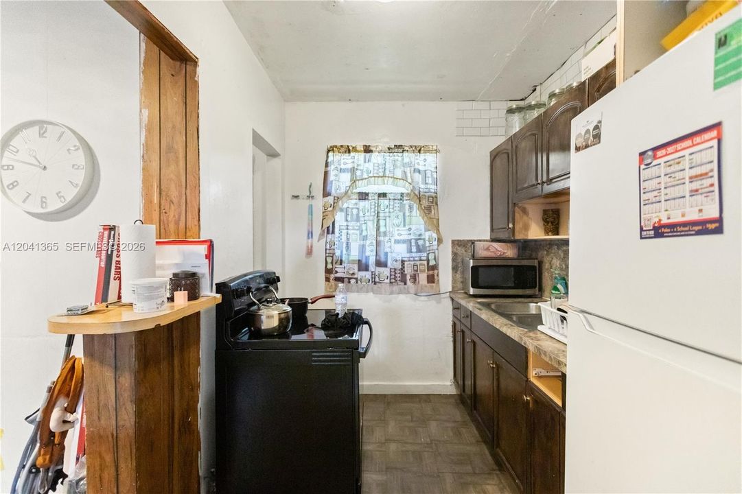 На продажу: $389,000 (2 спален, 1 ванн, 809 Квадратных фут)