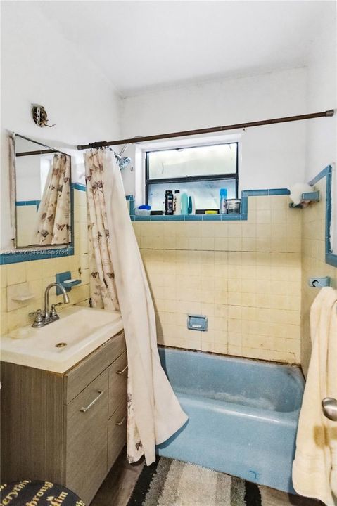 На продажу: $389,000 (2 спален, 1 ванн, 809 Квадратных фут)