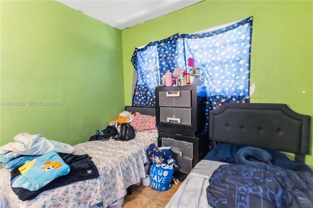 На продажу: $389,000 (2 спален, 1 ванн, 809 Квадратных фут)