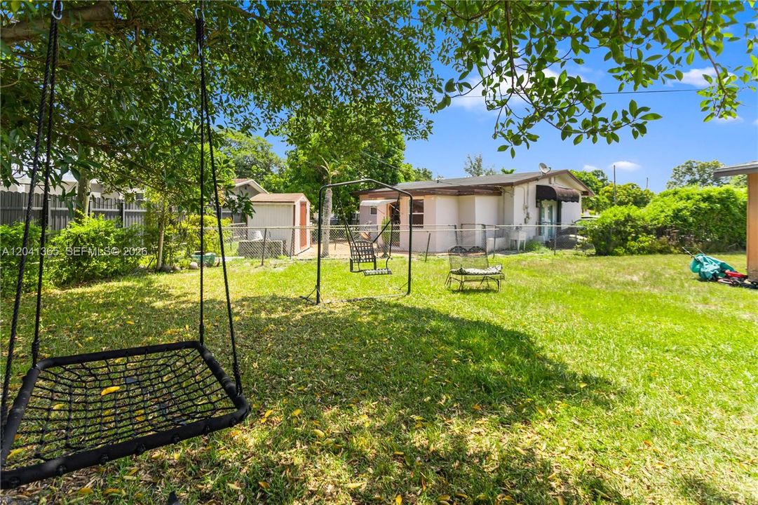 На продажу: $389,000 (2 спален, 1 ванн, 809 Квадратных фут)