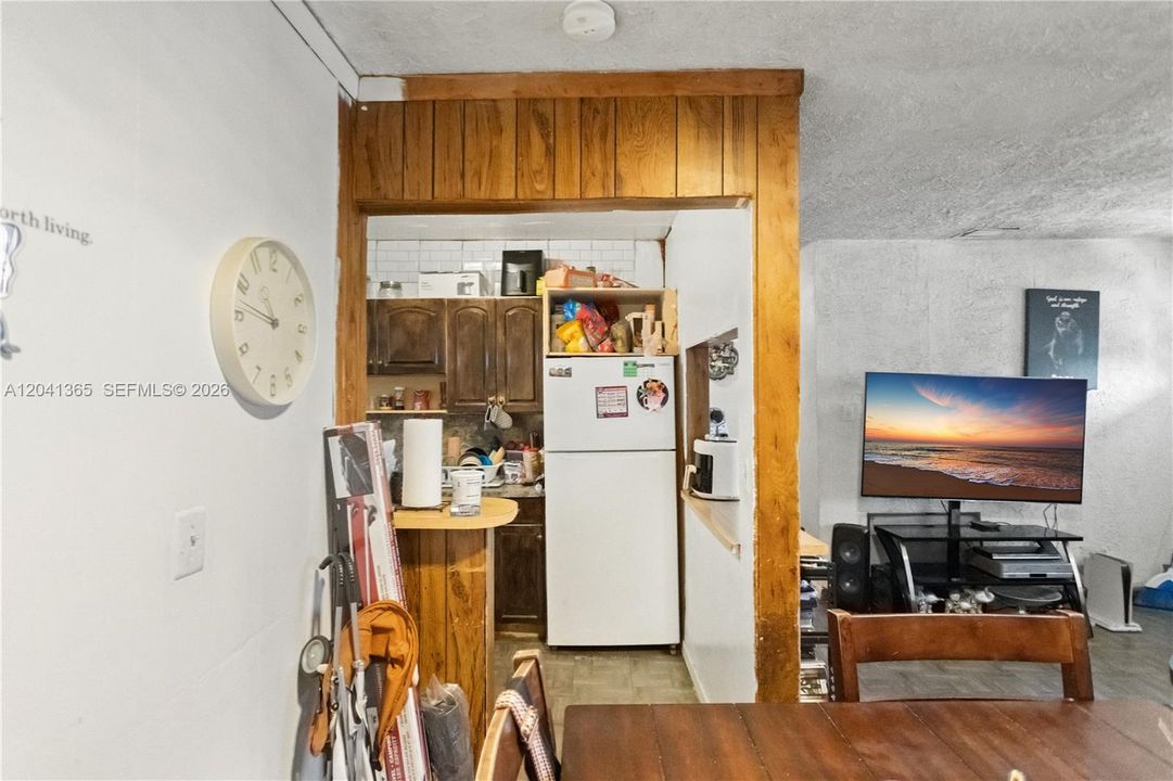 На продажу: $389,000 (2 спален, 1 ванн, 809 Квадратных фут)