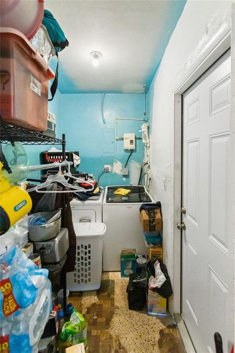 На продажу: $389,000 (2 спален, 1 ванн, 809 Квадратных фут)