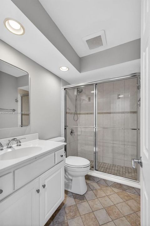 For Sale: $199,900 (1 beds, 1 baths, 672 Square Feet)