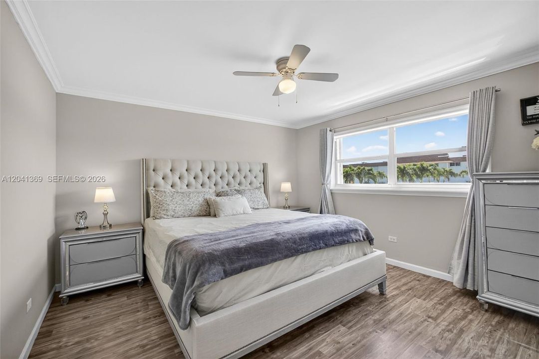 For Sale: $199,900 (1 beds, 1 baths, 672 Square Feet)