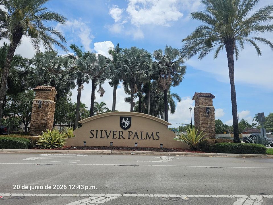 For Sale: $433,900 (3 beds, 2 baths, 1656 Square Feet)