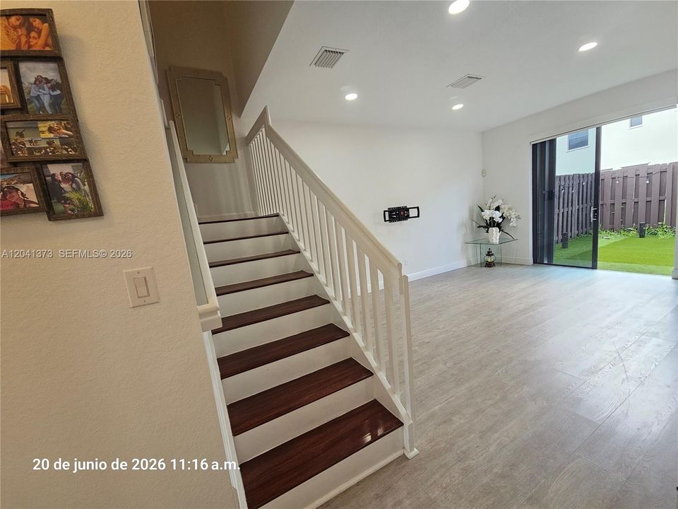For Sale: $433,900 (3 beds, 2 baths, 1656 Square Feet)