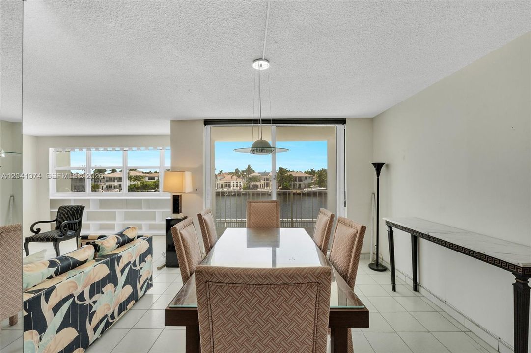 For Sale: $269,000 (2 beds, 2 baths, 1288 Square Feet)