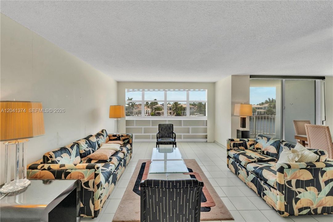 For Sale: $269,000 (2 beds, 2 baths, 1288 Square Feet)