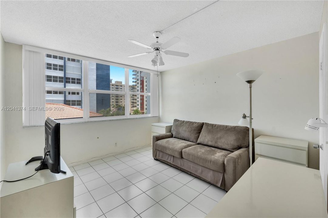 For Sale: $269,000 (2 beds, 2 baths, 1288 Square Feet)