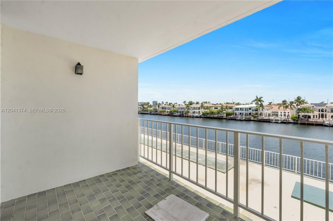 For Sale: $269,000 (2 beds, 2 baths, 1288 Square Feet)