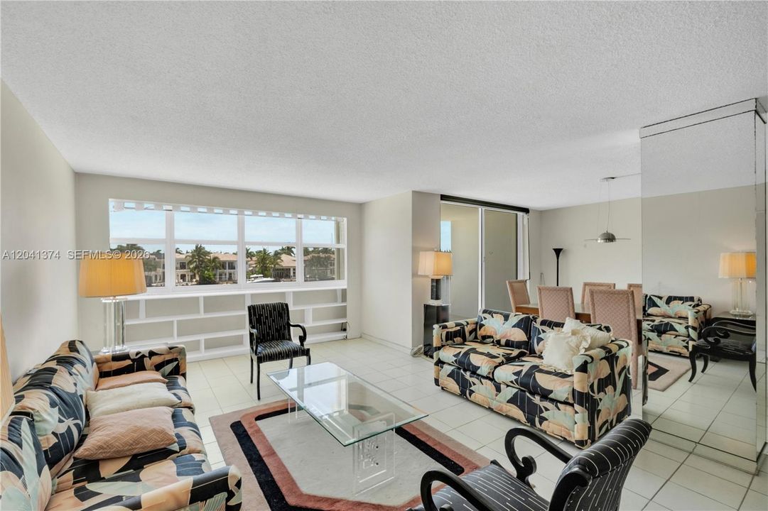 For Sale: $269,000 (2 beds, 2 baths, 1288 Square Feet)