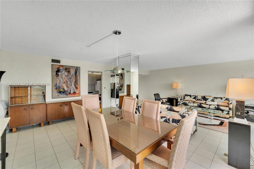 For Sale: $269,000 (2 beds, 2 baths, 1288 Square Feet)
