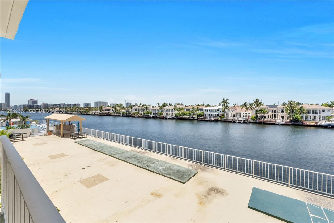 For Sale: $269,000 (2 beds, 2 baths, 1288 Square Feet)