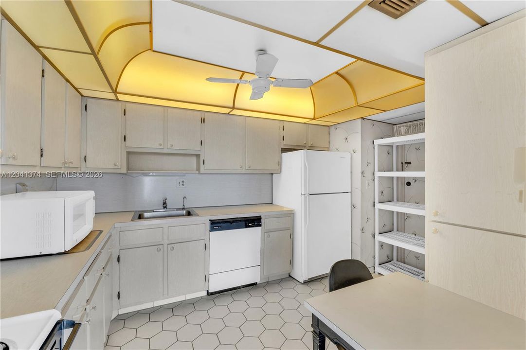 For Sale: $269,000 (2 beds, 2 baths, 1288 Square Feet)