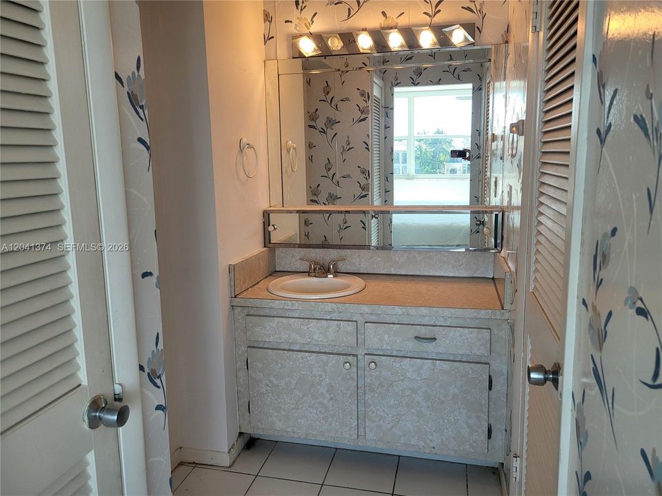 For Sale: $269,000 (2 beds, 2 baths, 1288 Square Feet)