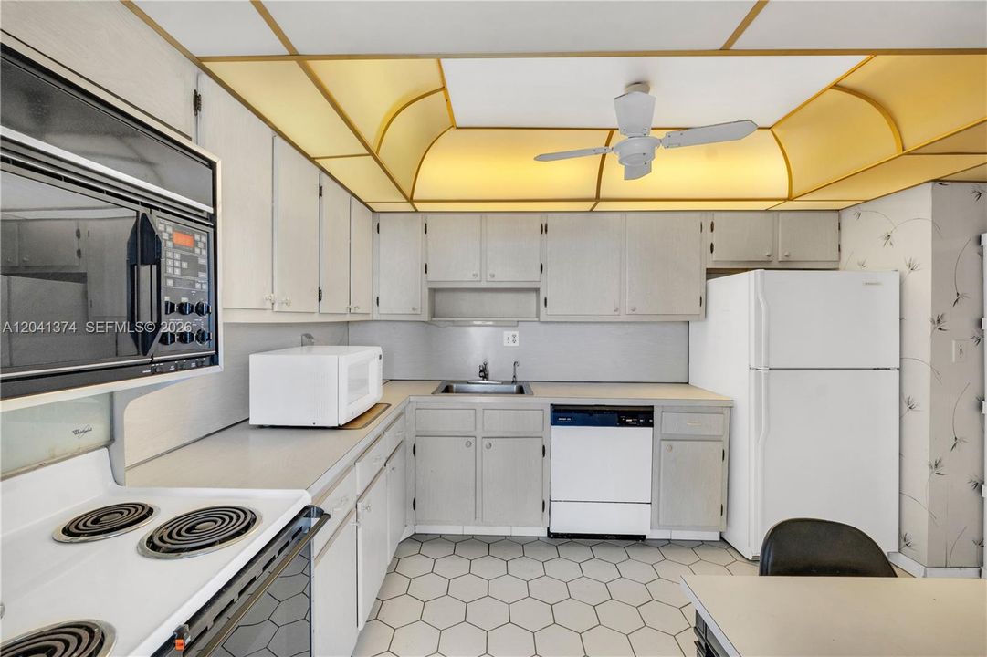 For Sale: $269,000 (2 beds, 2 baths, 1288 Square Feet)