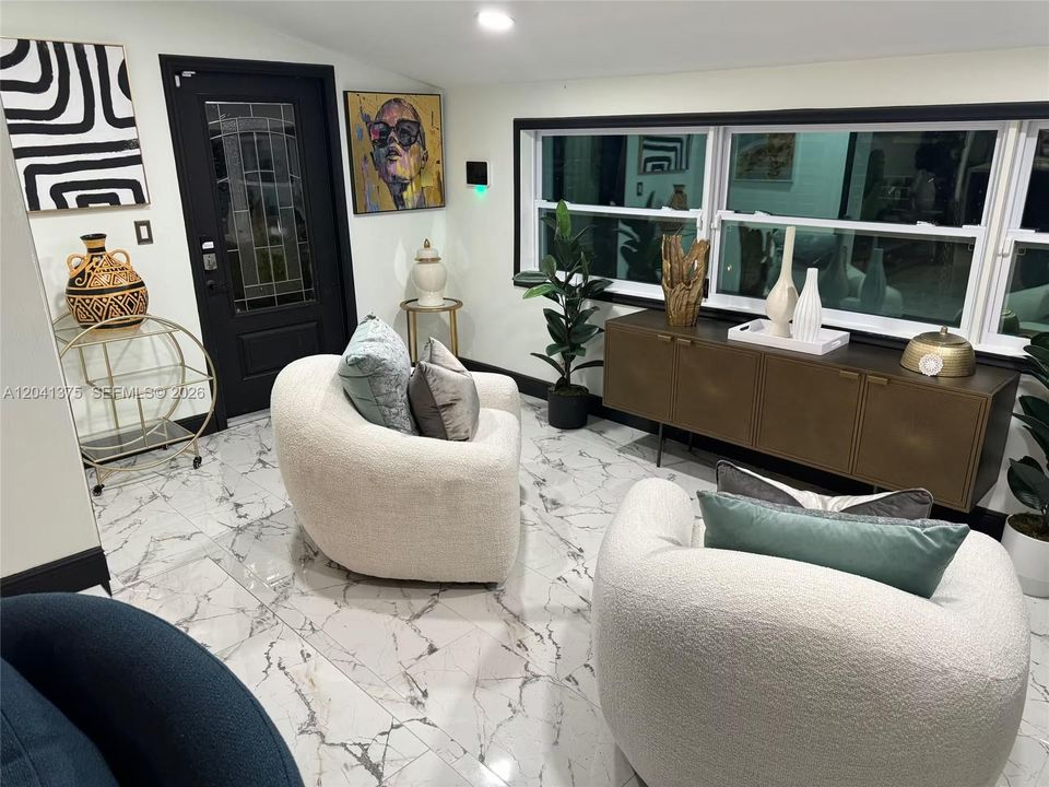 For Rent: $4,800 (3 beds, 2 baths, 1075 Square Feet)