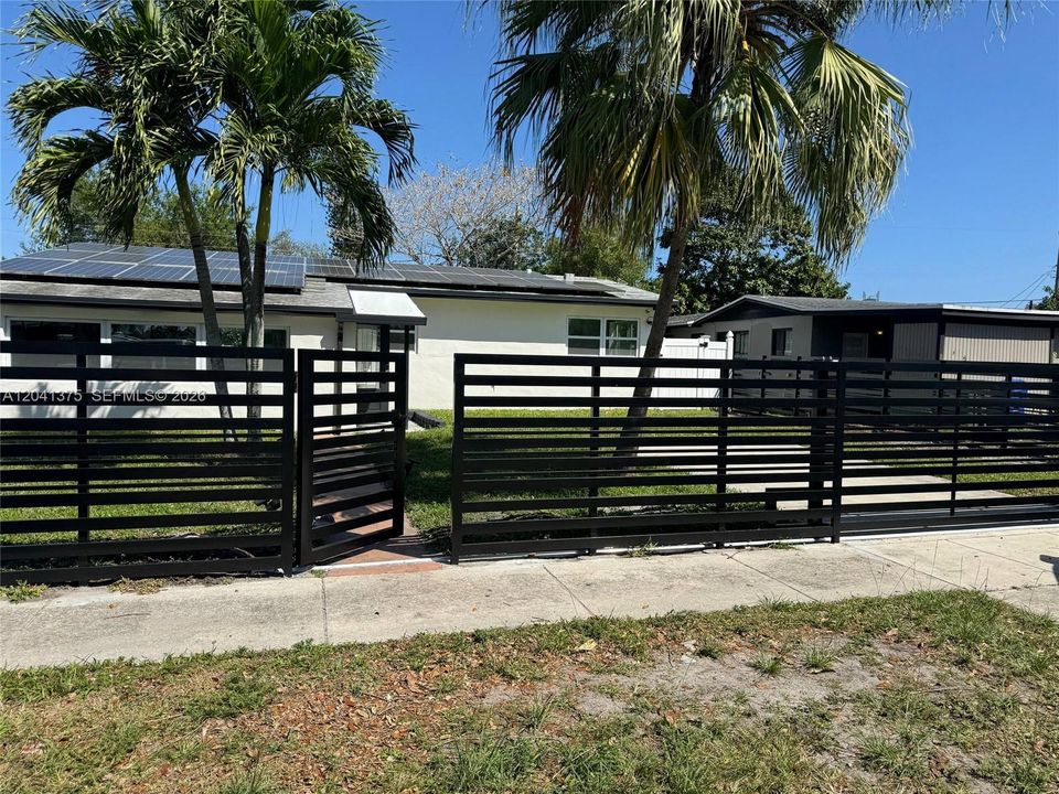For Rent: $4,800 (3 beds, 2 baths, 1075 Square Feet)