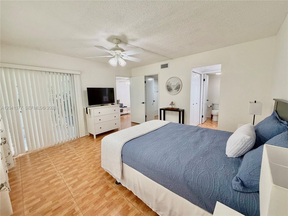 For Rent: $1,950 (2 beds, 2 baths, 962 Square Feet)