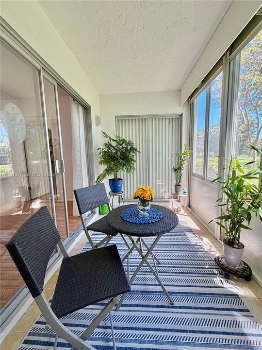 For Rent: $1,950 (2 beds, 2 baths, 962 Square Feet)