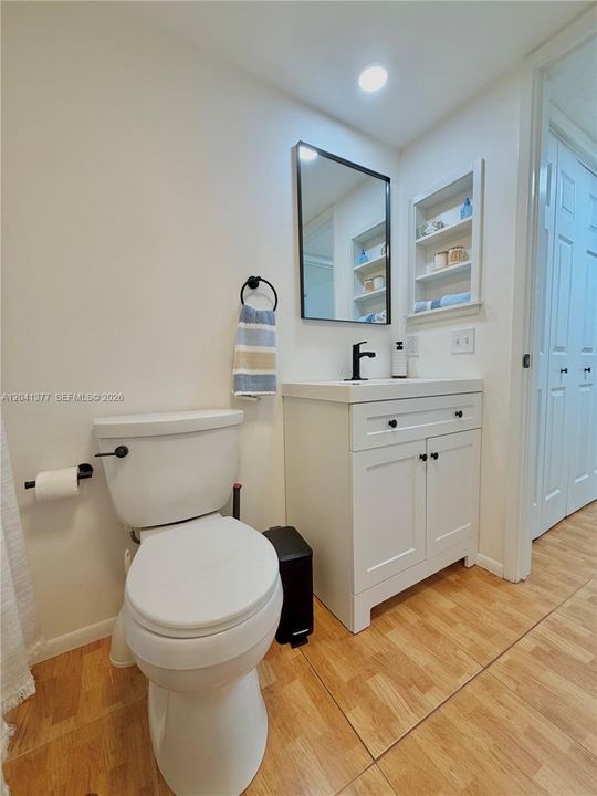 For Rent: $1,950 (2 beds, 2 baths, 962 Square Feet)