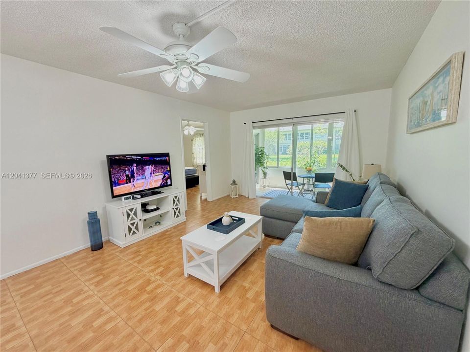 For Rent: $1,950 (2 beds, 2 baths, 962 Square Feet)
