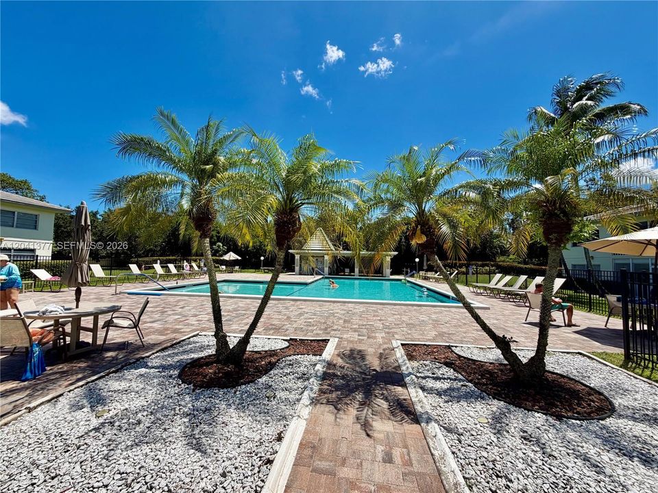 For Rent: $1,950 (2 beds, 2 baths, 962 Square Feet)