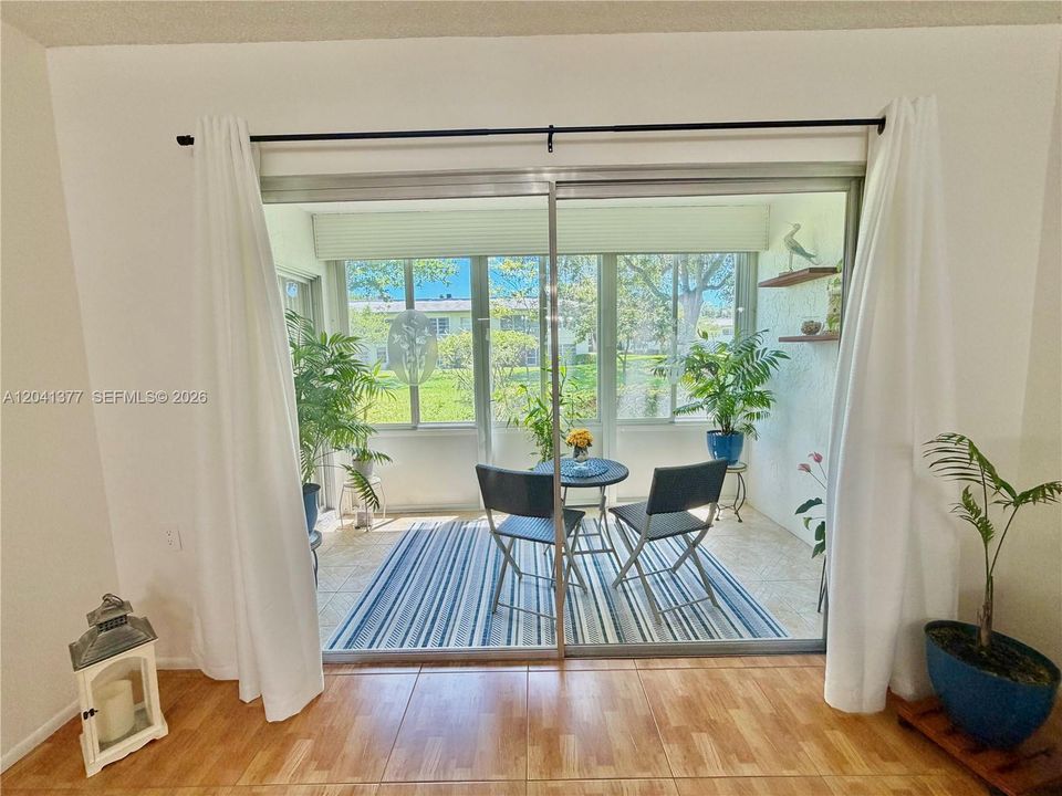 For Rent: $1,950 (2 beds, 2 baths, 962 Square Feet)