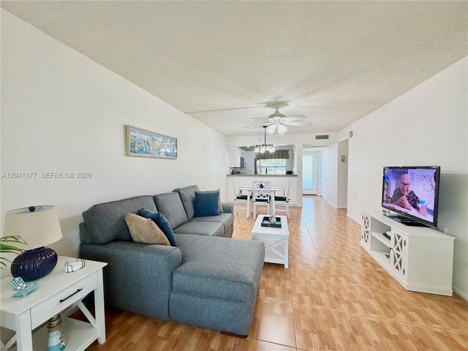 For Rent: $1,950 (2 beds, 2 baths, 962 Square Feet)