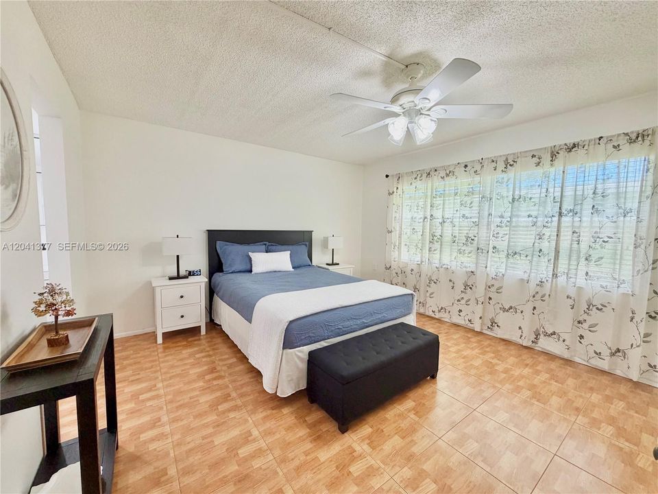 For Rent: $1,950 (2 beds, 2 baths, 962 Square Feet)
