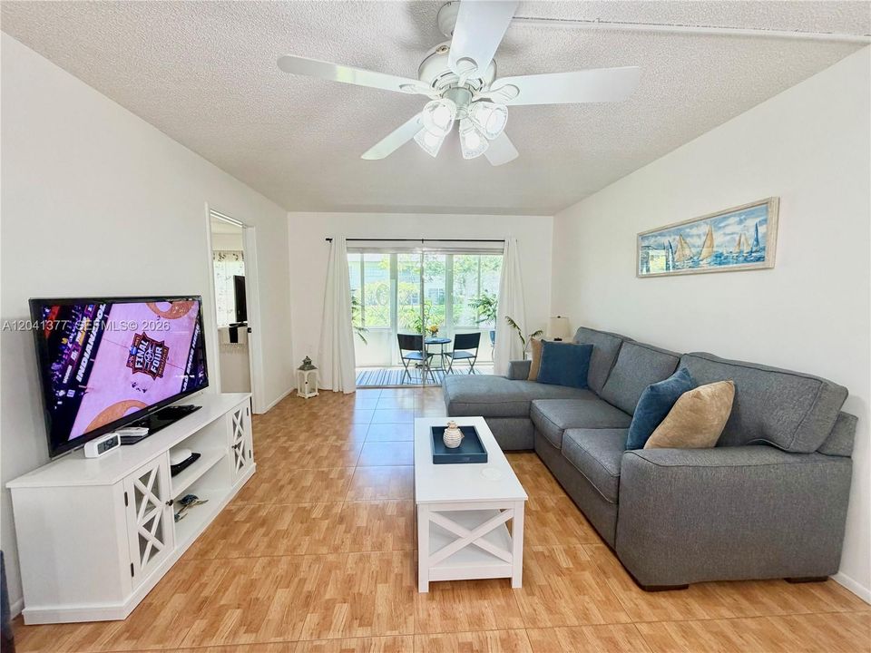 For Rent: $1,950 (2 beds, 2 baths, 962 Square Feet)