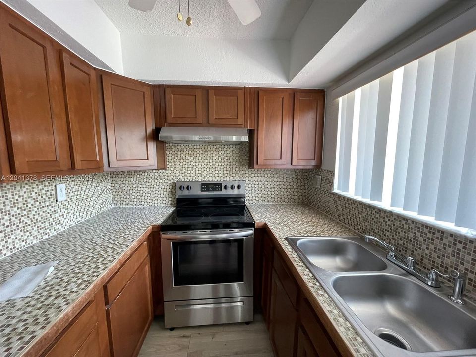 В аренду: $2,550 (3 спален, 2 ванн, 1478 Квадратных фут)