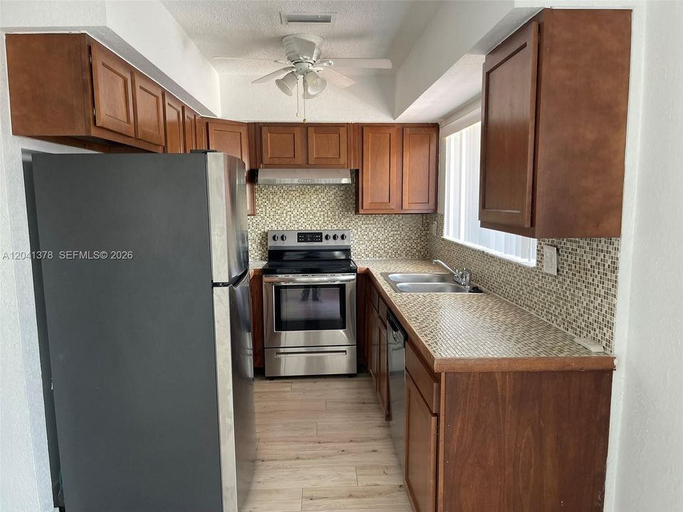 В аренду: $2,550 (3 спален, 2 ванн, 1478 Квадратных фут)