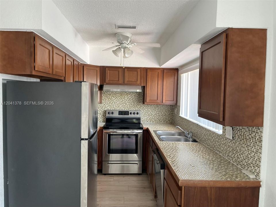 В аренду: $2,550 (3 спален, 2 ванн, 1478 Квадратных фут)