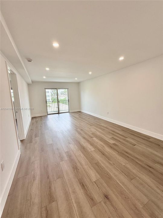 For Rent: $2,700 (1 beds, 1 baths, 668 Square Feet)