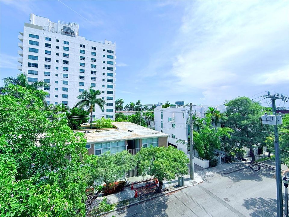 For Rent: $2,700 (1 beds, 1 baths, 668 Square Feet)