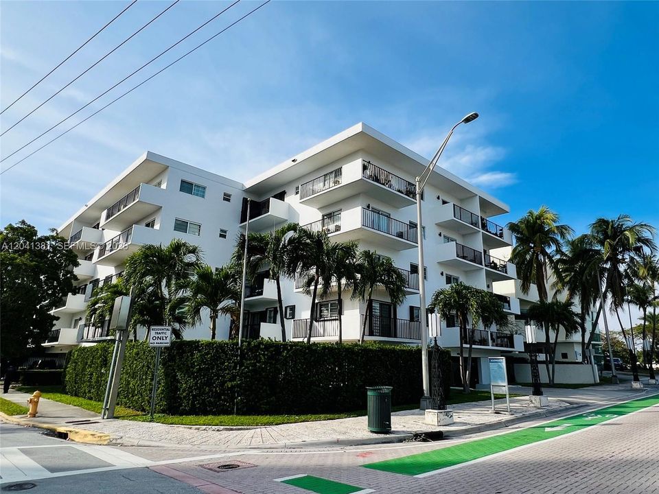 For Rent: $2,700 (1 beds, 1 baths, 668 Square Feet)