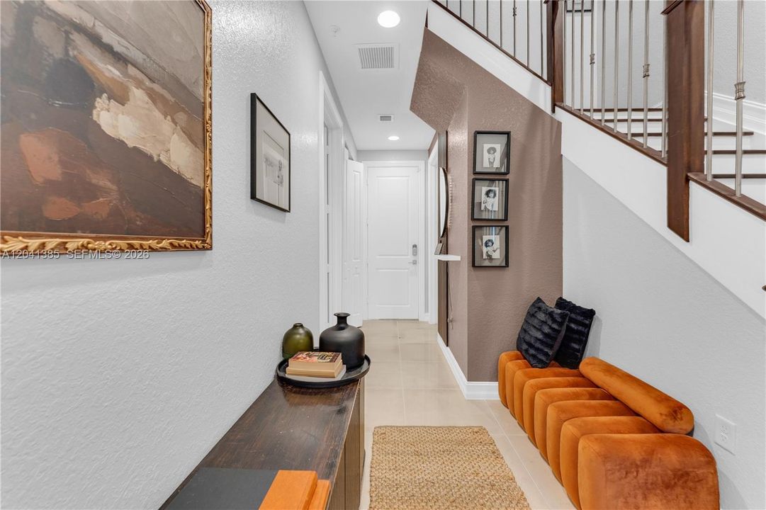 For Sale: $565,000 (3 beds, 3 baths, 1959 Square Feet)
