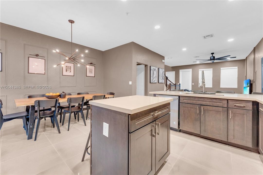For Sale: $565,000 (3 beds, 3 baths, 1959 Square Feet)