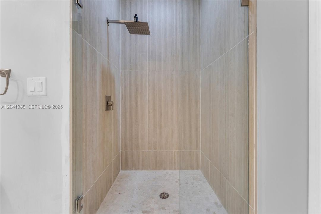 For Sale: $565,000 (3 beds, 3 baths, 1959 Square Feet)