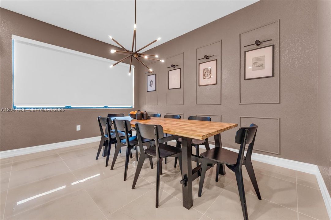For Sale: $565,000 (3 beds, 3 baths, 1959 Square Feet)