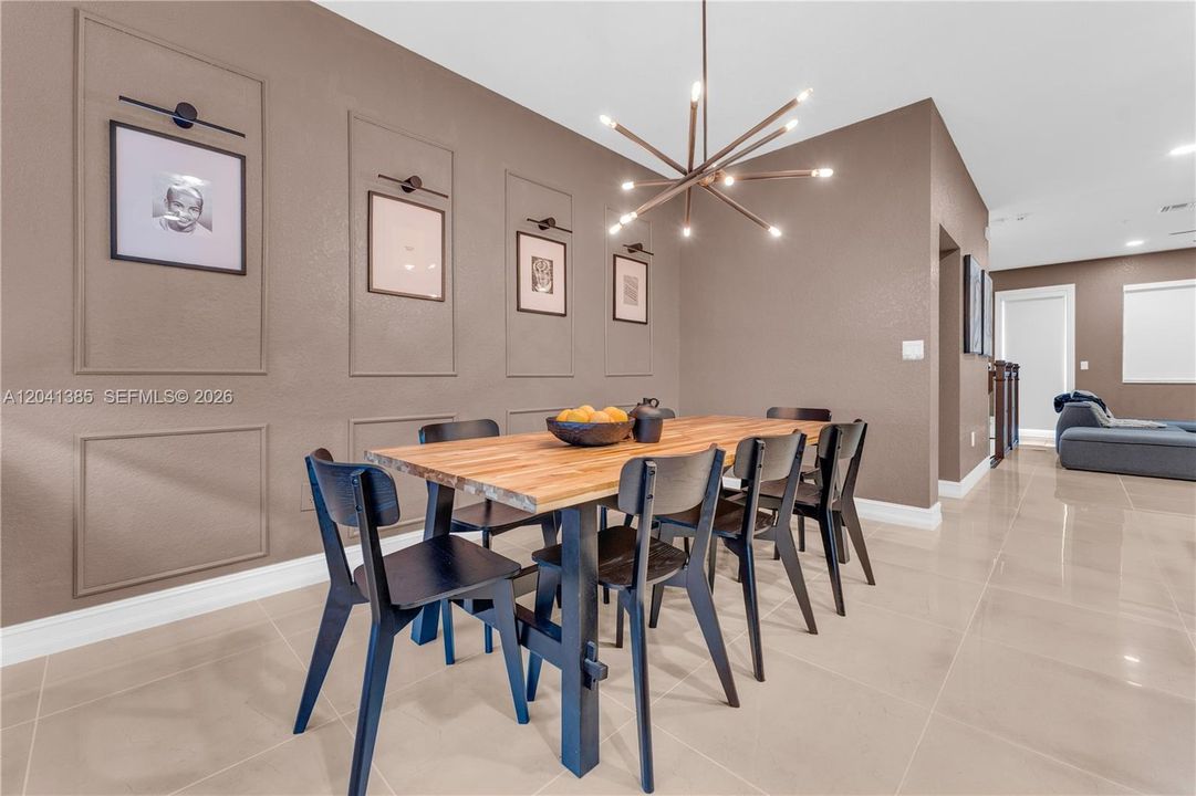 For Sale: $565,000 (3 beds, 3 baths, 1959 Square Feet)