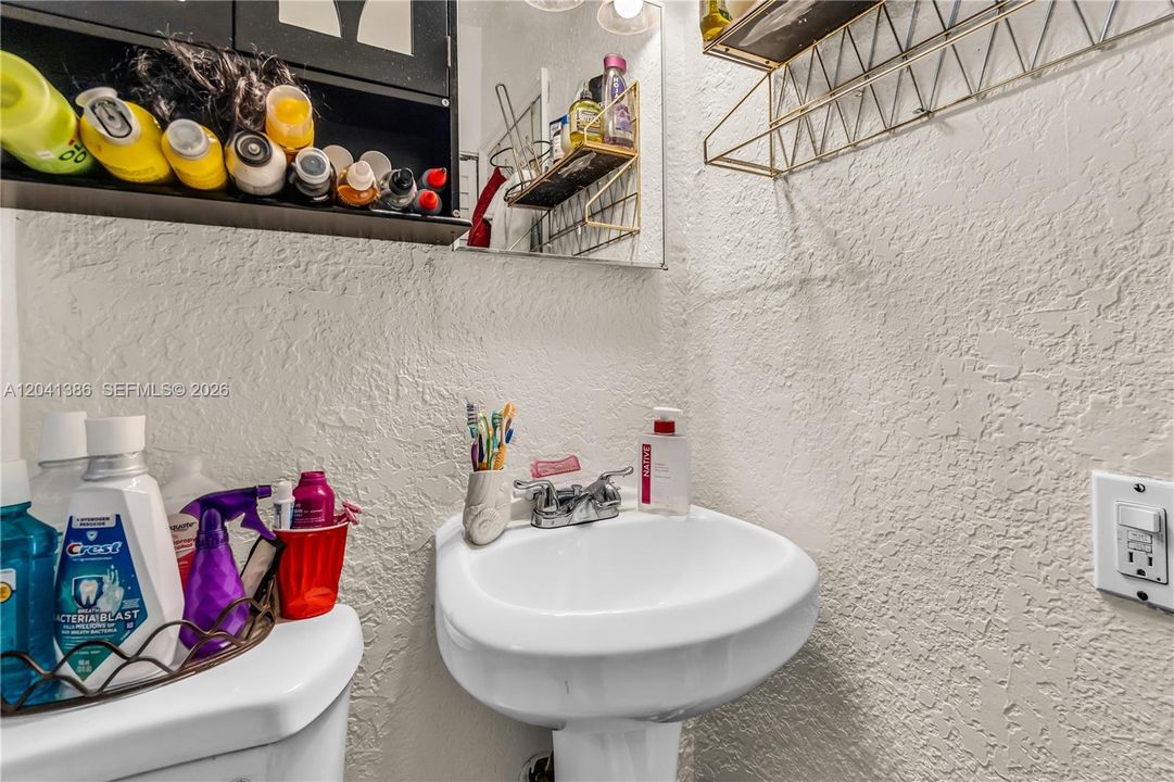 For Sale: $419,000 (3 beds, 1 baths, 800 Square Feet)