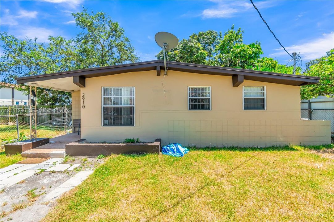 For Sale: $419,000 (3 beds, 1 baths, 800 Square Feet)
