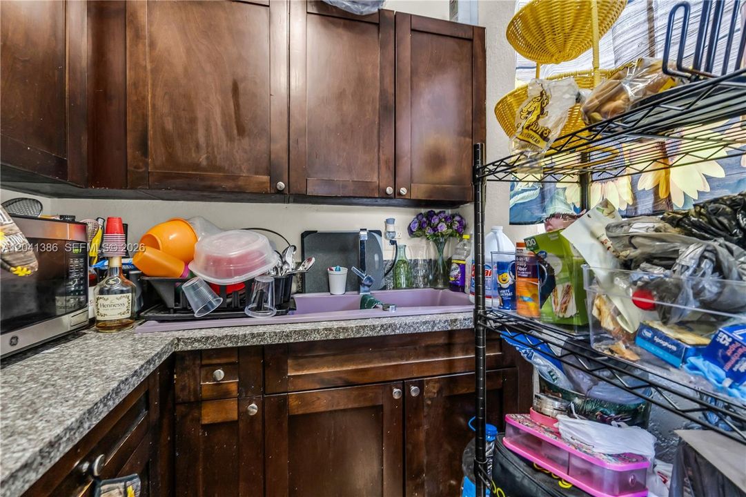 For Sale: $419,000 (3 beds, 1 baths, 800 Square Feet)