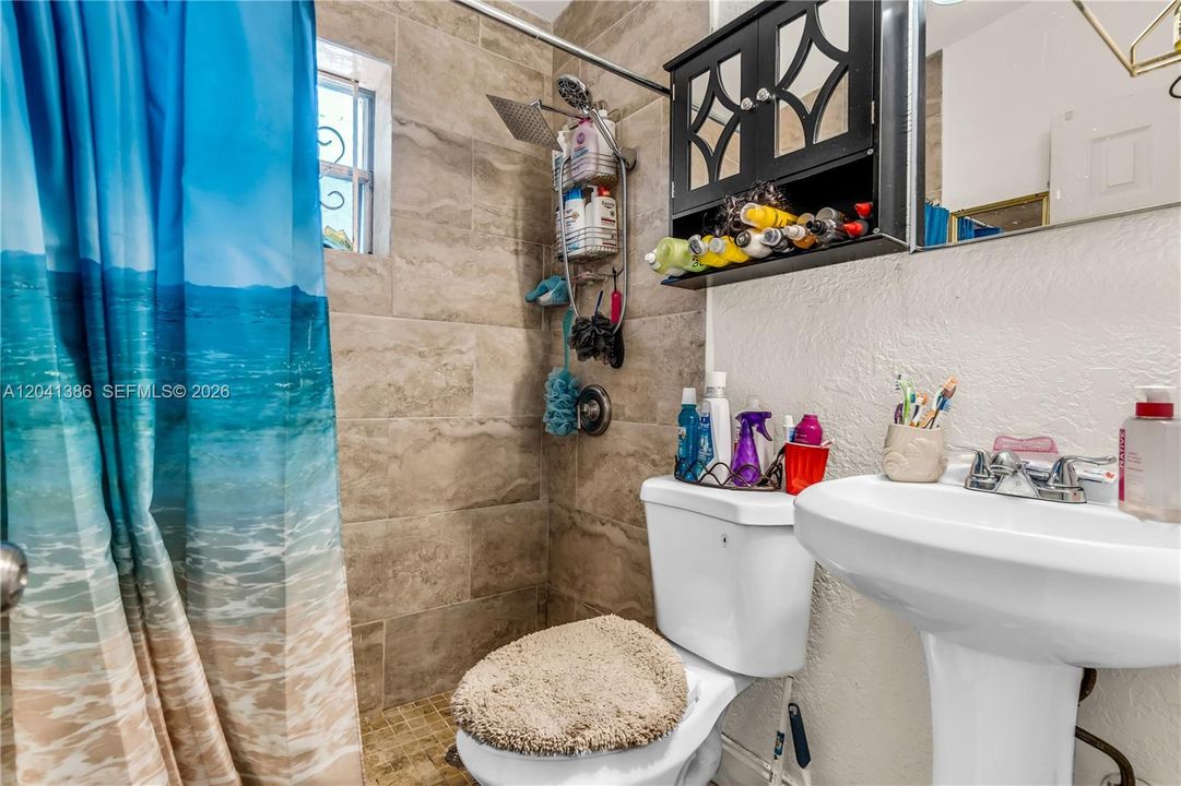 For Sale: $419,000 (3 beds, 1 baths, 800 Square Feet)
