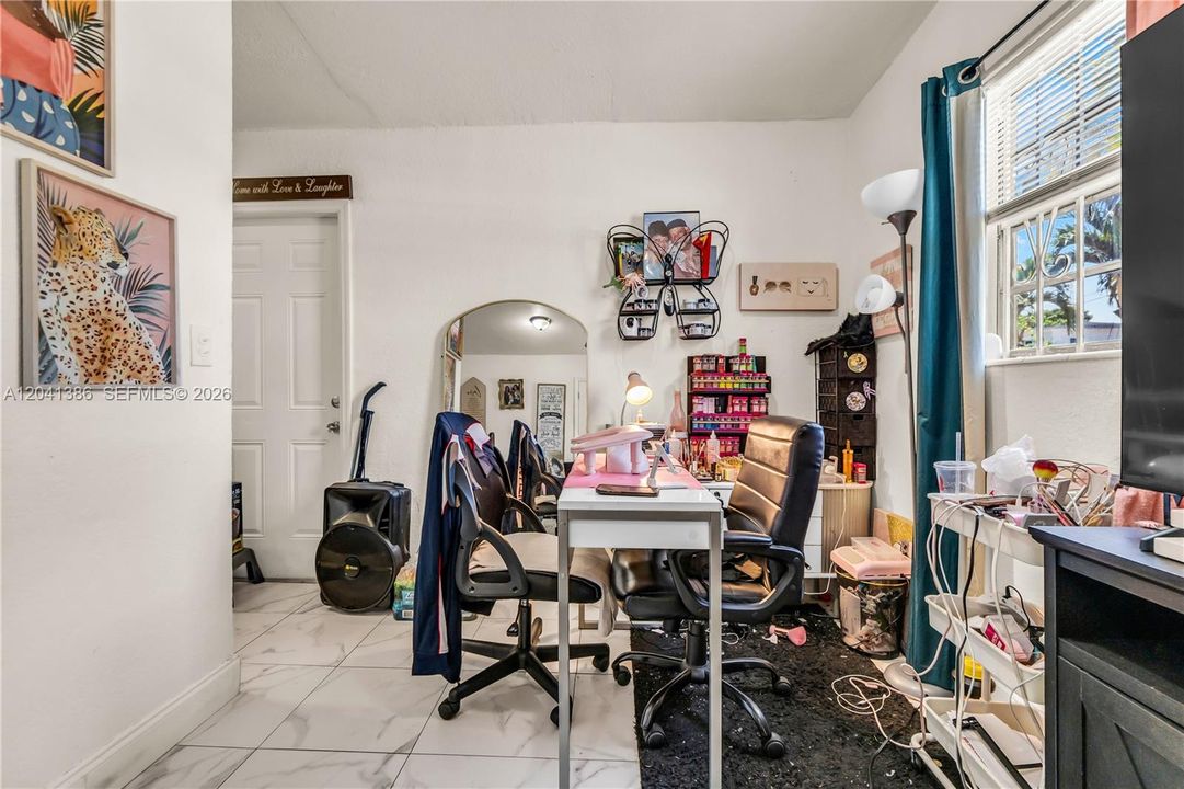 For Sale: $419,000 (3 beds, 1 baths, 800 Square Feet)