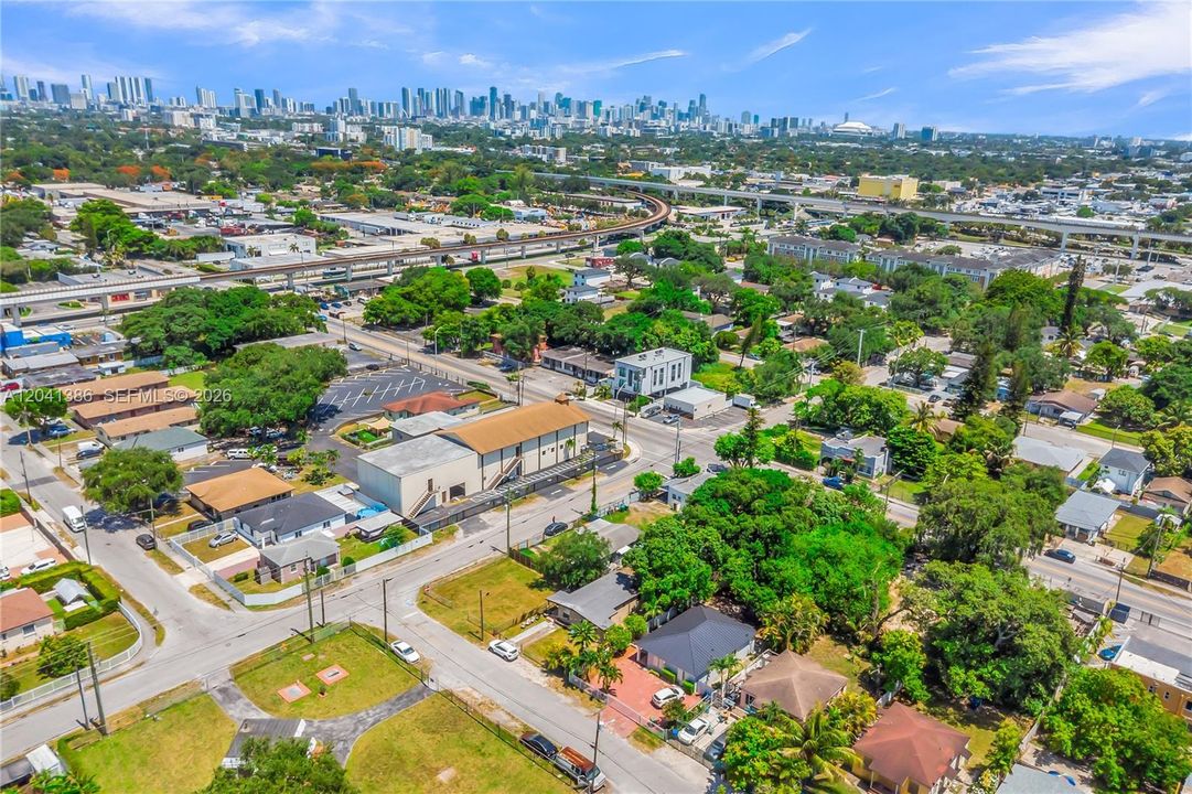 For Sale: $419,000 (3 beds, 1 baths, 800 Square Feet)